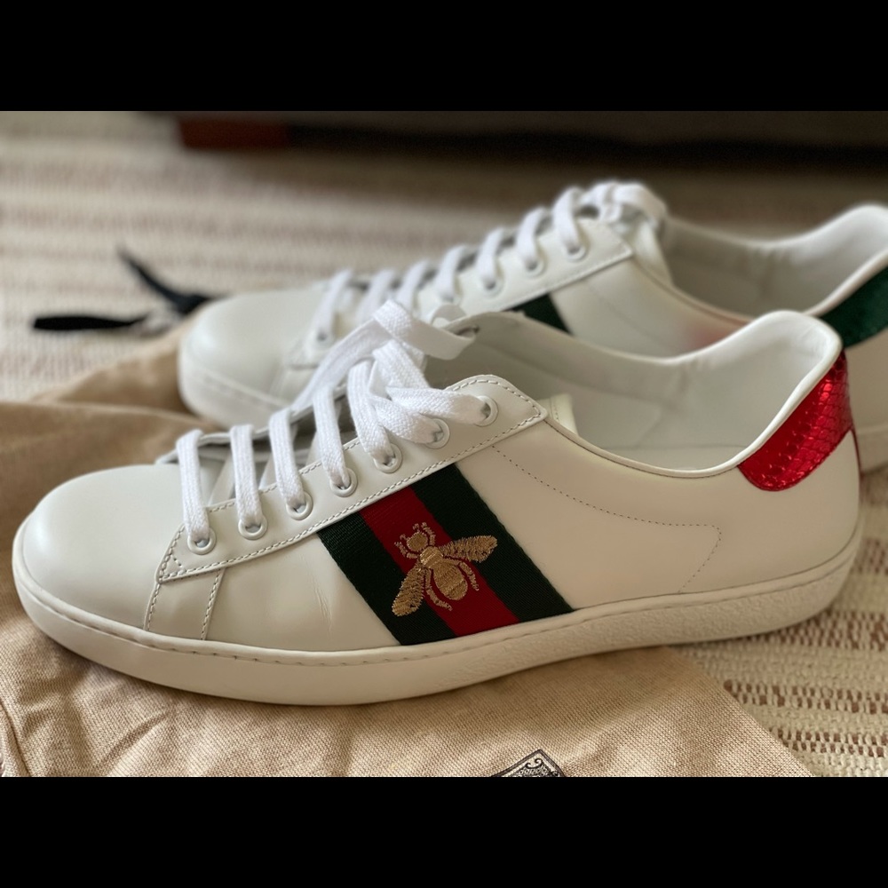 SOLD Authentic  size 8 men’s GUCCI bee sneakers